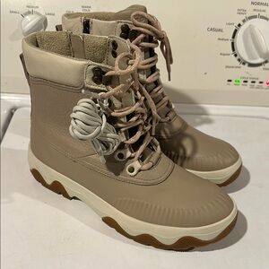 NWOT Sperry Acadia Boot Bone Winter Boots Sz 9